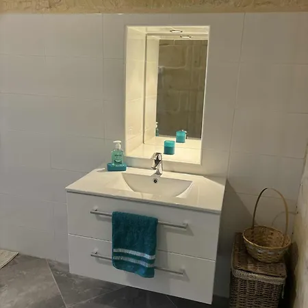 House Of Character - With A Pool View Għarb