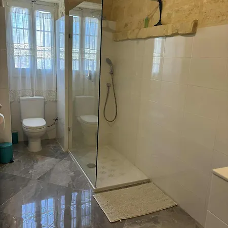 House Of Character - With A Pool View Għarb