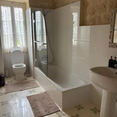 House Of Character - With A Pool View בית אירוח