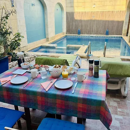 Gazde/Camere de închiriat House Of Character - With A Pool View Għarb
