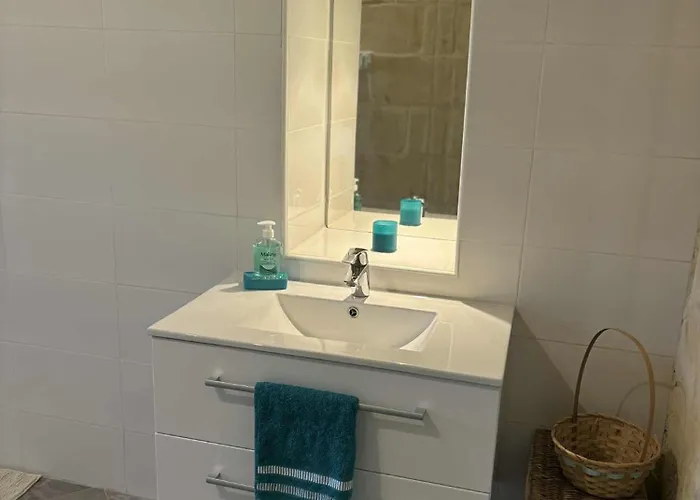 House Of Character - With A Pool View Għarb