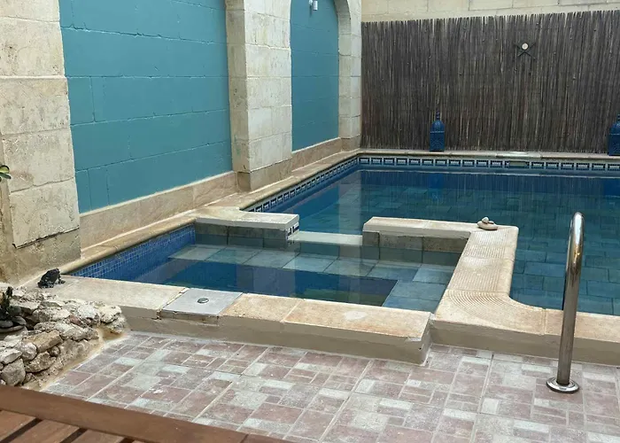 House Of Character - With A Pool View منزل للإقامة